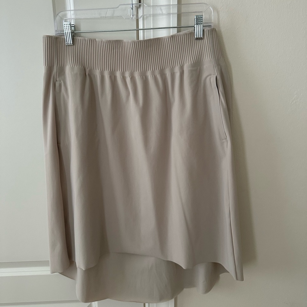 Women’s Athleta cosmic skirt elastic waist
Size L. Excellent condition